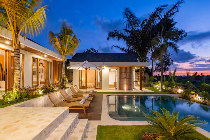 At night at Villa Vayu